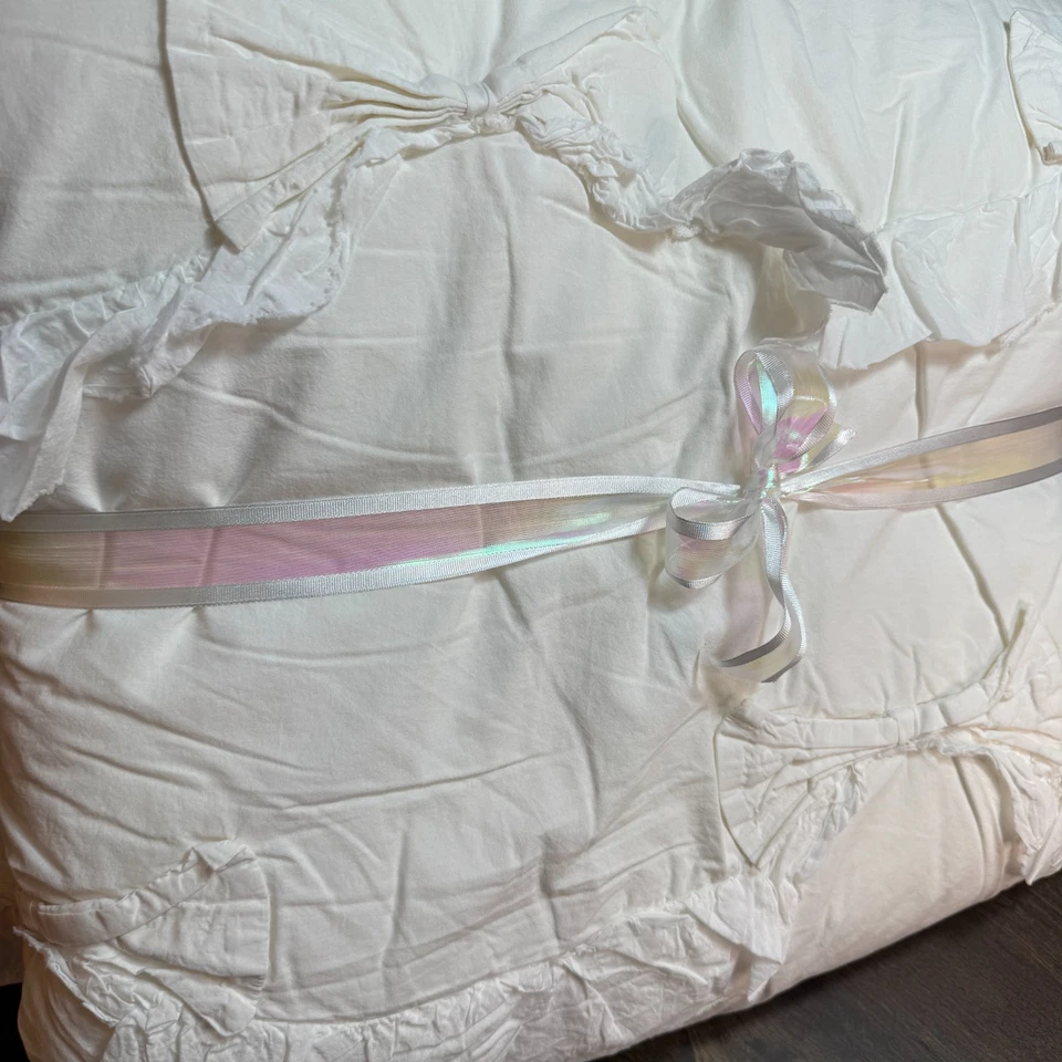 COLCHA CON LAZO CON VOLANTES DE LUJO LOVESHACK GRANERO DE CERÁMICA, KING/CAL KING ~ MARFIL Foto 2 de 4