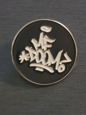 MF DOOM DOOMSDAY ONE BEER RAPP SNITCH KNICHES Pin Badge Patch Neu Hochwertig