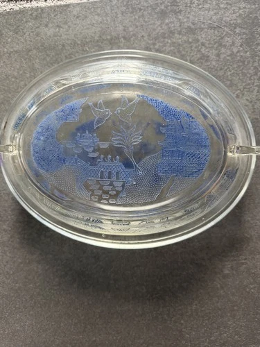 Vintage PYREX Willow Etched glass  Casserole Dish with Lid and Plate