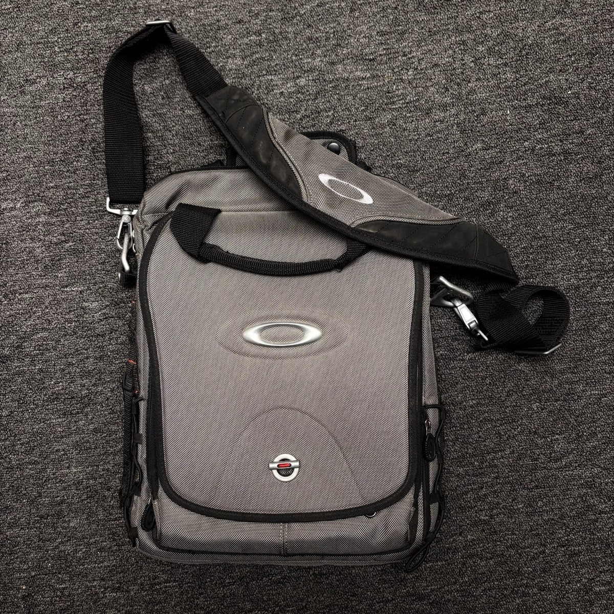 Vintage Y2K Oakley Tactical Field Gear Vertical Messenger Laptop