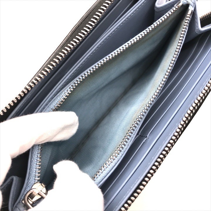 Good condition PRADA logo comic round zipper long… - image 8