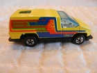 VINTAGE 1980 HOT WHEELS - INSIDE STORY  #2510 - 1:64 - DIE CAST - YELLOW
