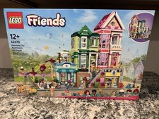 LEGO Friends Heartlake City Residential and Shopping Street 42670 Kit 2040 pcs