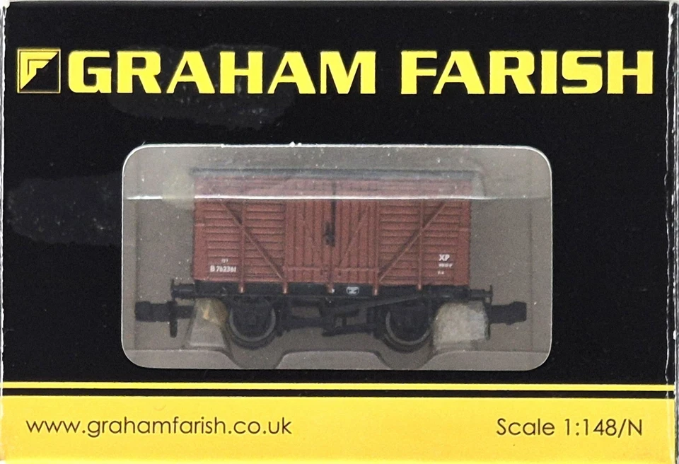 Graham Farish 373-701B 12 Ton Ventilated Van B762361 in Early BR Bauxite Livery