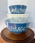 Vintage Pyrex Blue Garland / Colonial Mist Nesting Bowls – Set of 3
