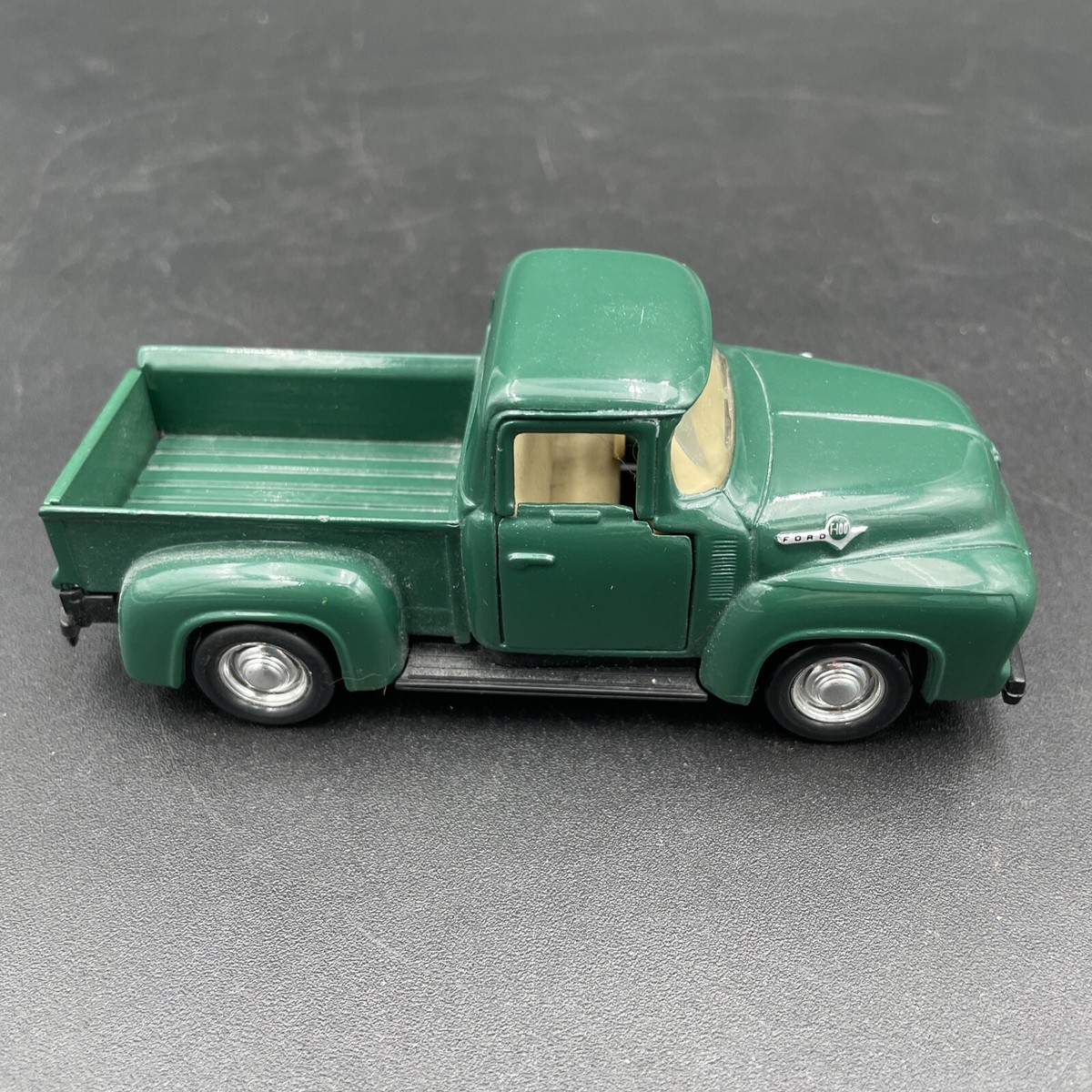 1994 Road Champs 1956 Ford F100 Pickup Truck Die-Cast Green