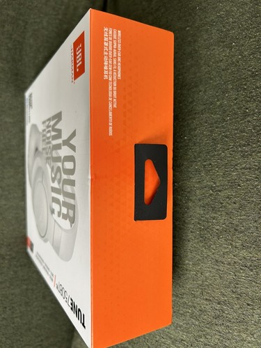 JBL TUNE 750BTNC Wireless Noise-Cancelling Over-The-Ear Headphones - White - Picture 6 of 6