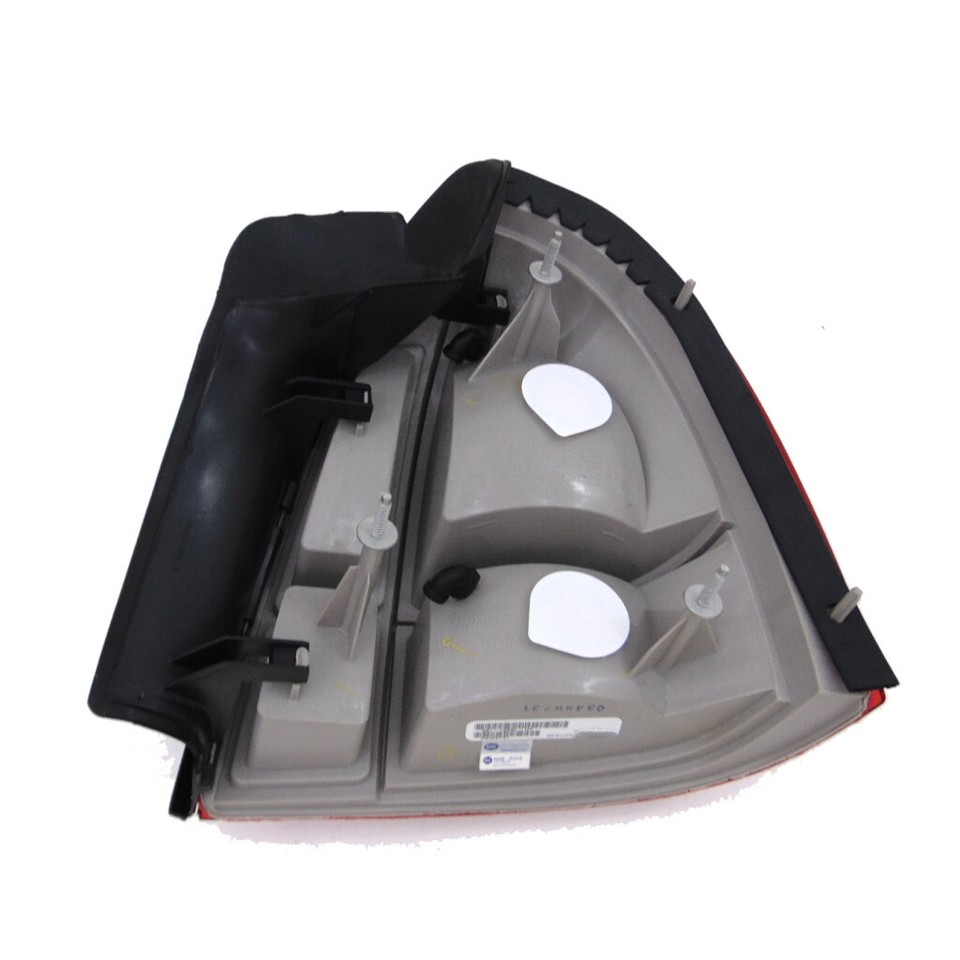 FO2800171 Fits 2003 04 2005 Lincoln Town Car Driver Side Tail Light DOT