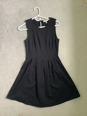 flare dress knee length I.H.F Studio V-NECK FLARED CUFF KNEE LENGTH DRESS IN Black AND RED main image 0