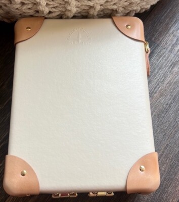 Globe Trotter SAFARI Messenger Case