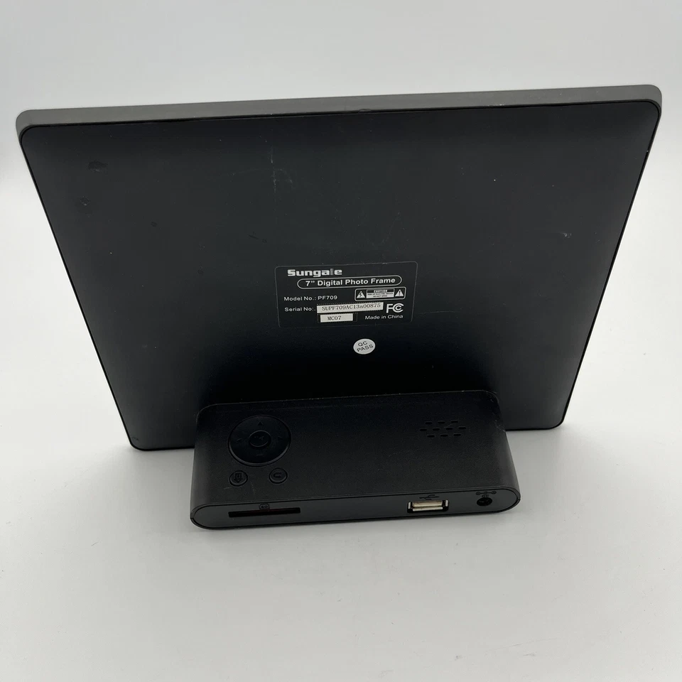 Sungale PF709 7 inch Digital Photo Frame FOR PARTS ONLY, NOT WORKING ***READ*** - Image 4 of 4