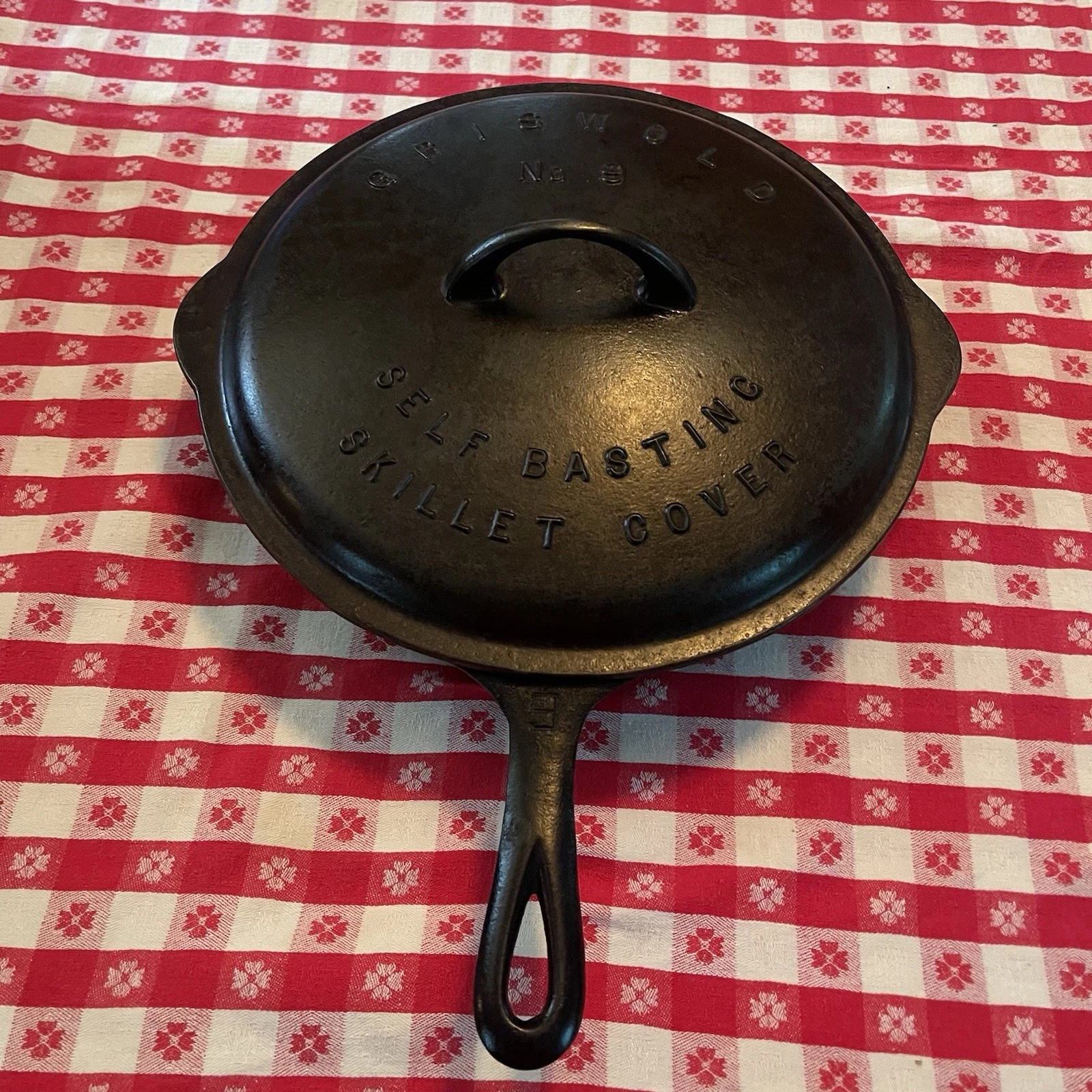 GRISWOLD CAST IRON SKILLET W/SELF BASTING SKILLET COVER No. 9