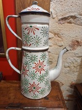 Grande Cafetière en tôle émaillée bleue, décor en relief  fleurs stylisées