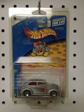 Hot Wheels Fat Fendered '40 Chuck E. Cheese's Silver Die-Cast Car 2000 Limited