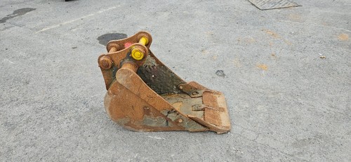 450mm Digging Bucket w/ 45mm Pins - Used - Price £230.00 + VAT @ 20% - B927 - Picture 6 of 8