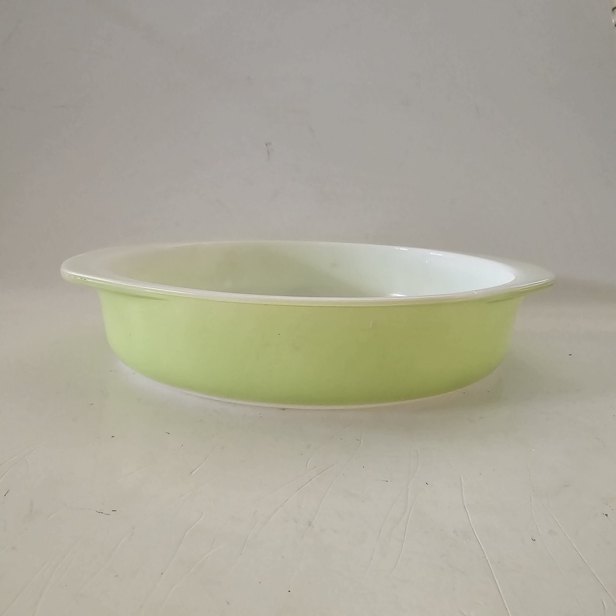 Vintage Pyrex 221 Round 8” Lime Green Cake Pie Casserole Pan