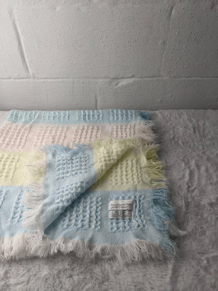 Manta de bebé Lord & Taylor de colección a cuadros azul pastel rosa amarillo verde tiro a cuadros F Foto 2 de 4