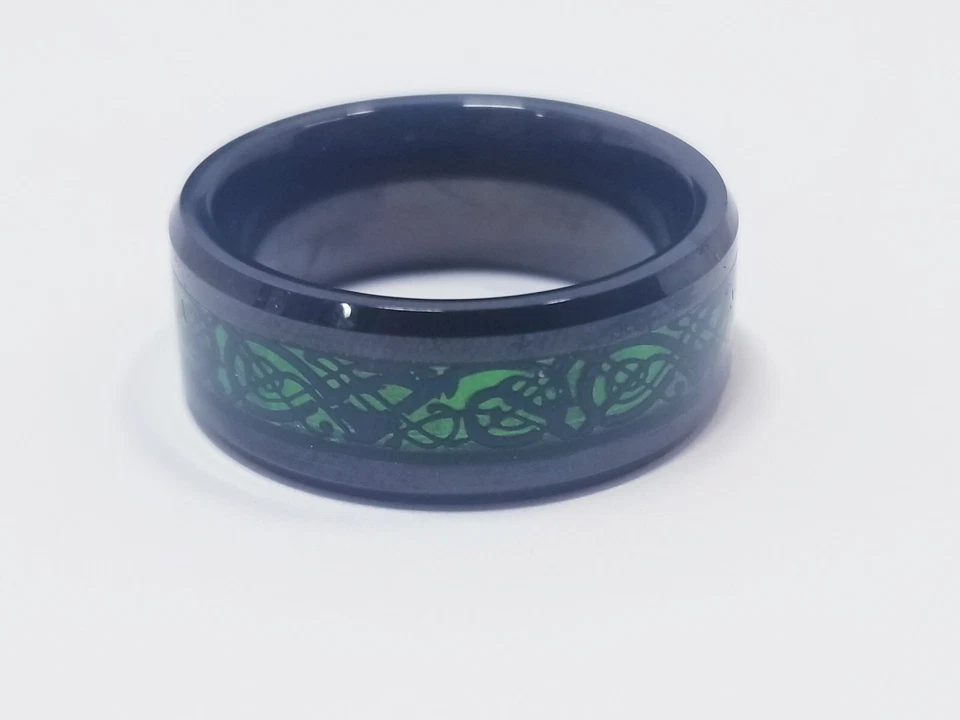 Larson Jewelers Dragon Design W/ Green Inlaid Black Tungsten Ring sz 7 - Image 2 of 4