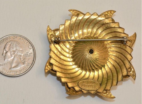 Vtg Signed MIRIAM HASKELL Goldtone Faux Pearl Textured BUTTERLY Frame Pin Brooch - Picture 2 of 6