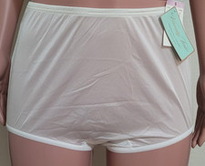 Vanity Fair Perfectly Yours White Panty Style 18-712 Size 6 Tagged
