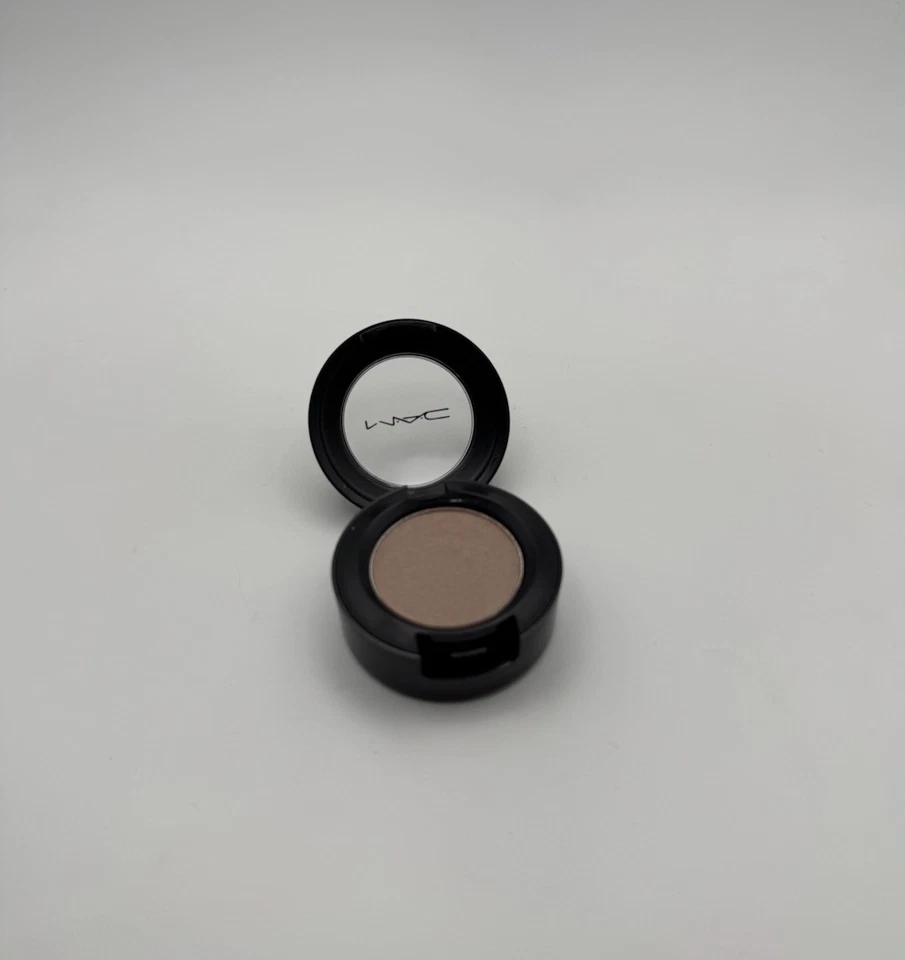MAC Eyeshadow Single ARTIFICIAL EARTH - Image 4 of 4