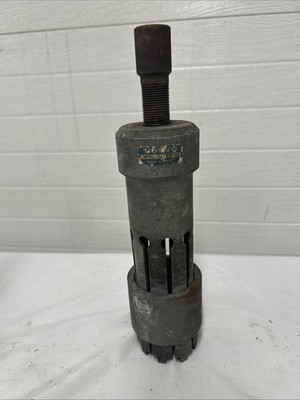 Volvo Special Tool 9992982 extractor/puller for the input-shaft ball bearing