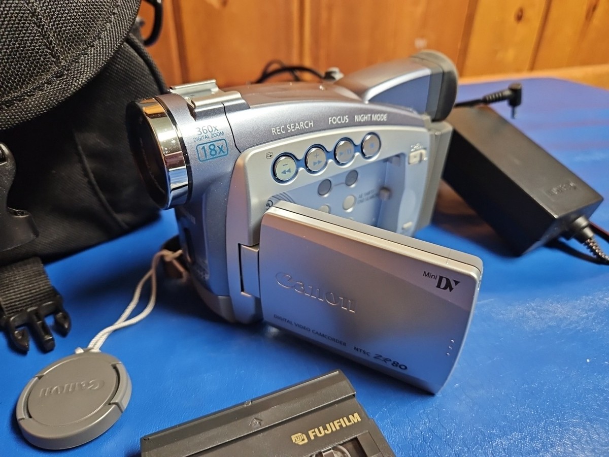 Canon ZR80 Mini DV Camcorder with case, battery pack, tape