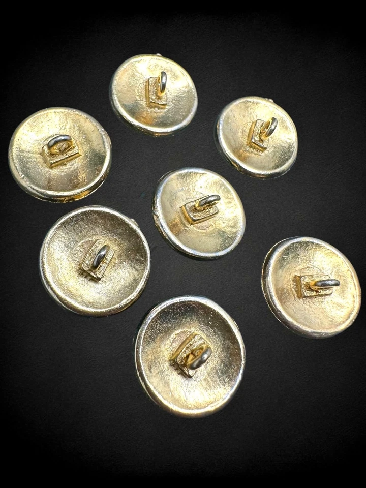 Set of 7 Vintage Chanel Textured Goldtone Brass Gold Plated Buttons - Image 4 of 4