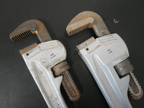 Pittsburgh PW-24 24" & PW-18 18" Aluminum Pipe Wrench Set - Picture 2 of 10
