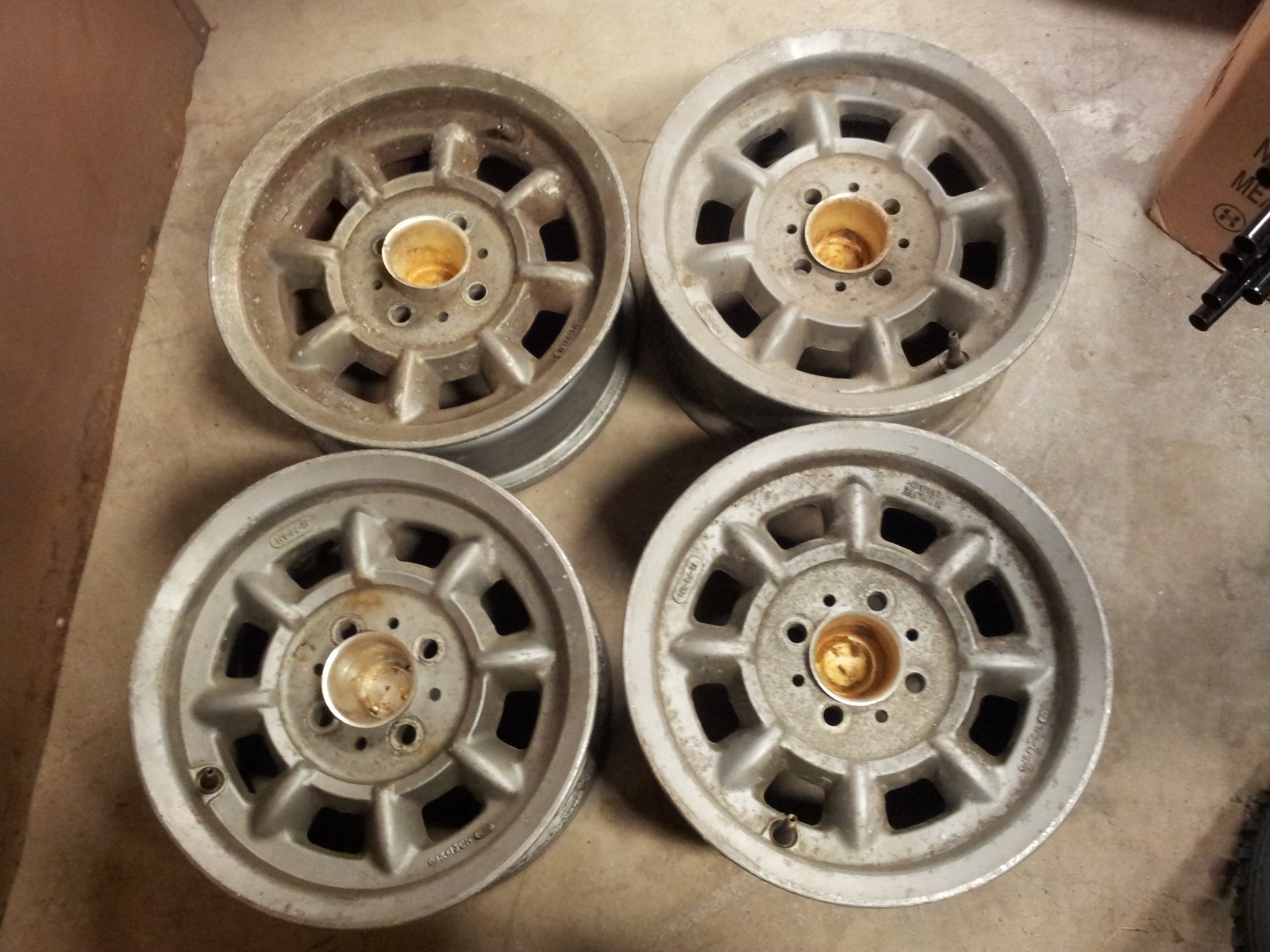 VINTAGE DATE MATCHED GENUINE MINILITE MAG 6JK 13CH WHEEL RIM SET 4 vintage-date-matched-genuine-minilite-mag-6jk-13ch-wheel-rim-set-4