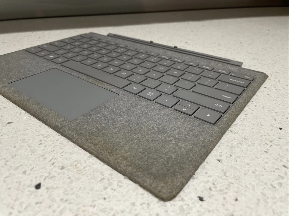 Genuine Microsoft Surface Pro 3-4-5-6-7Magnetic Keyboar, Signature Two tone Grey - Image 4 of 4