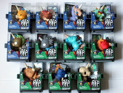 RIP Rainbows in Pieces Series 1 w/ Collectible Trading Card *Choose one figure*