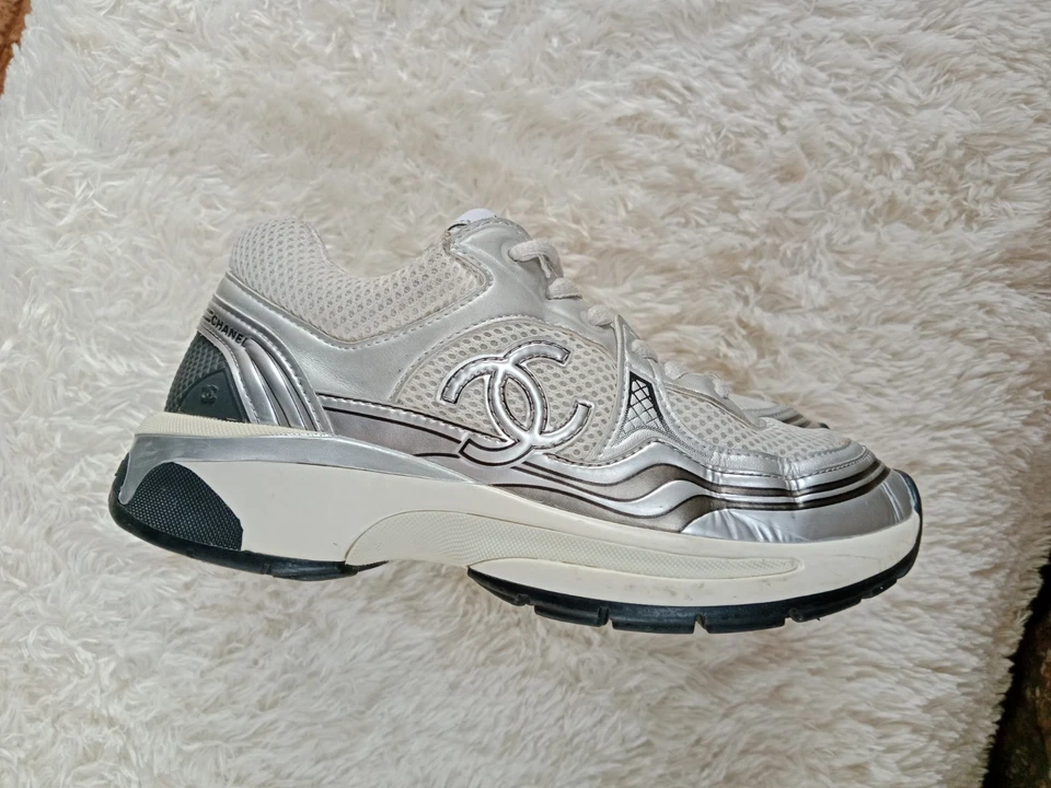 Chanel CC Runner sneakers - Image 4 of 4
