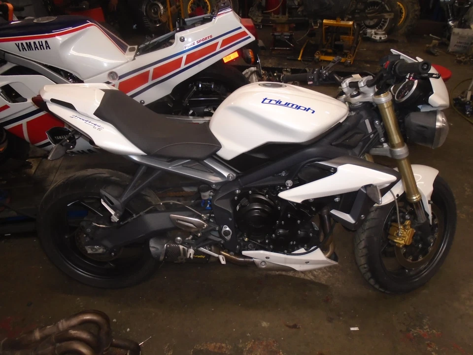 2013 13-16 TRIUMPH STREET TRIPLE 675 ДВА БРАТА ГОНКИ УГЛЕРОДА СКОЛЬЖЕНИЯ НА - Изображение 2 из 4
