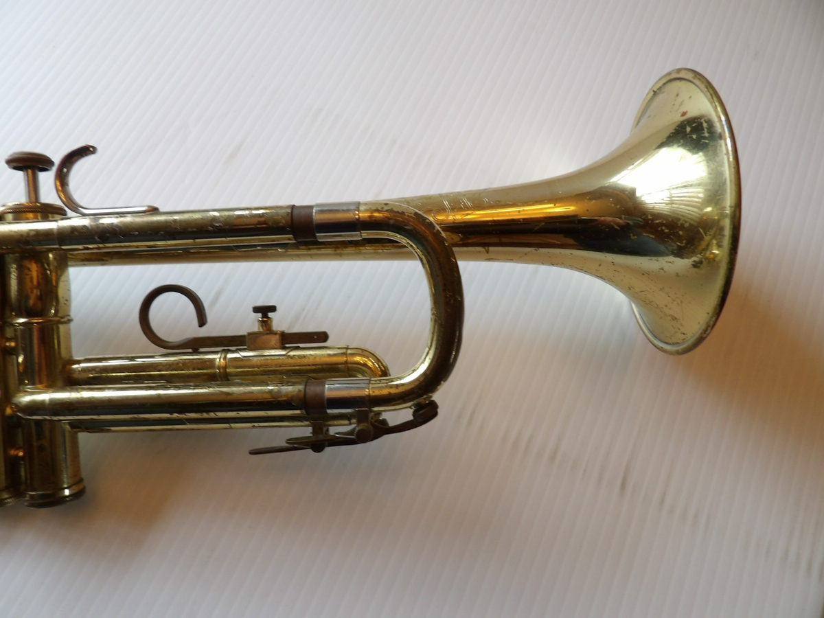 VTG 1960s 1967 Olds Ambassador Model 4100 Trumpet W/Case