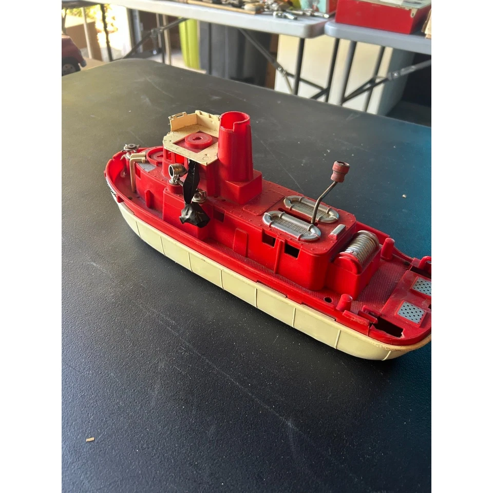 "Barco de bomberos ideal vintage de los años 50 juguete de 16"" - bote de bomberos rojo y crema" Foto 3 de 4