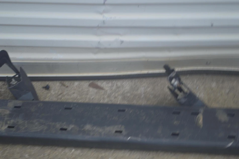 Chevy Silverado 1500 2014-2019 estribo lado izquierdo del conductor placa de escalón OEM Foto 3 de 4