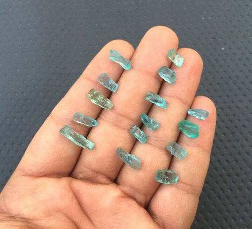 Top Quality 10 Pieces Antique Rough Natural Apatite Gemstone Size 4x8-5x11 MM - Picture 4 of 6