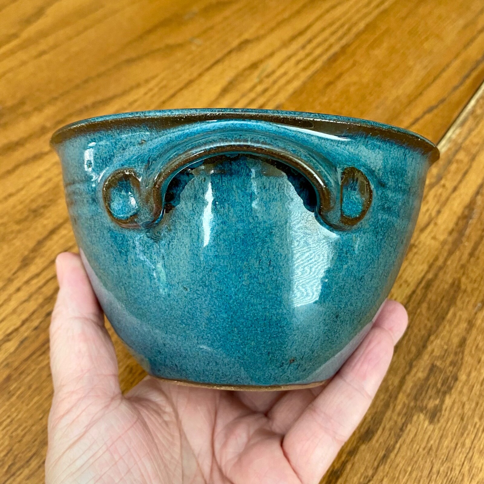 Vintage 1984 Jugtown Ware Pottery 5 5/8” Mixing Bowl With Spout Blue