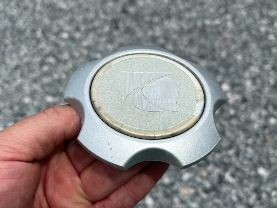 TAPA CENTRAL RUEDA SATURN VUE OEM 9646 4484 2006 2007 2008 2009 1 LENGÜETA ROTA Foto 2 de 3