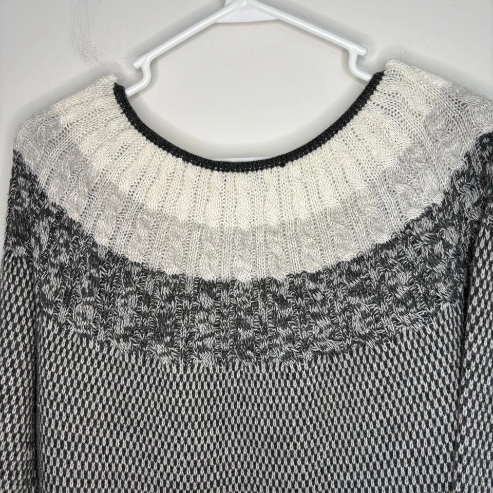 Cárdigan para mujer HAMPSHIRE STUDIO NUEVO gris blanco tejido con cable abierto Foto 3 de 4