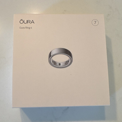 ŌURA Oura Ring 4 Silver Size 7 Activity Tracker Smart Ring w/ Charger Set.