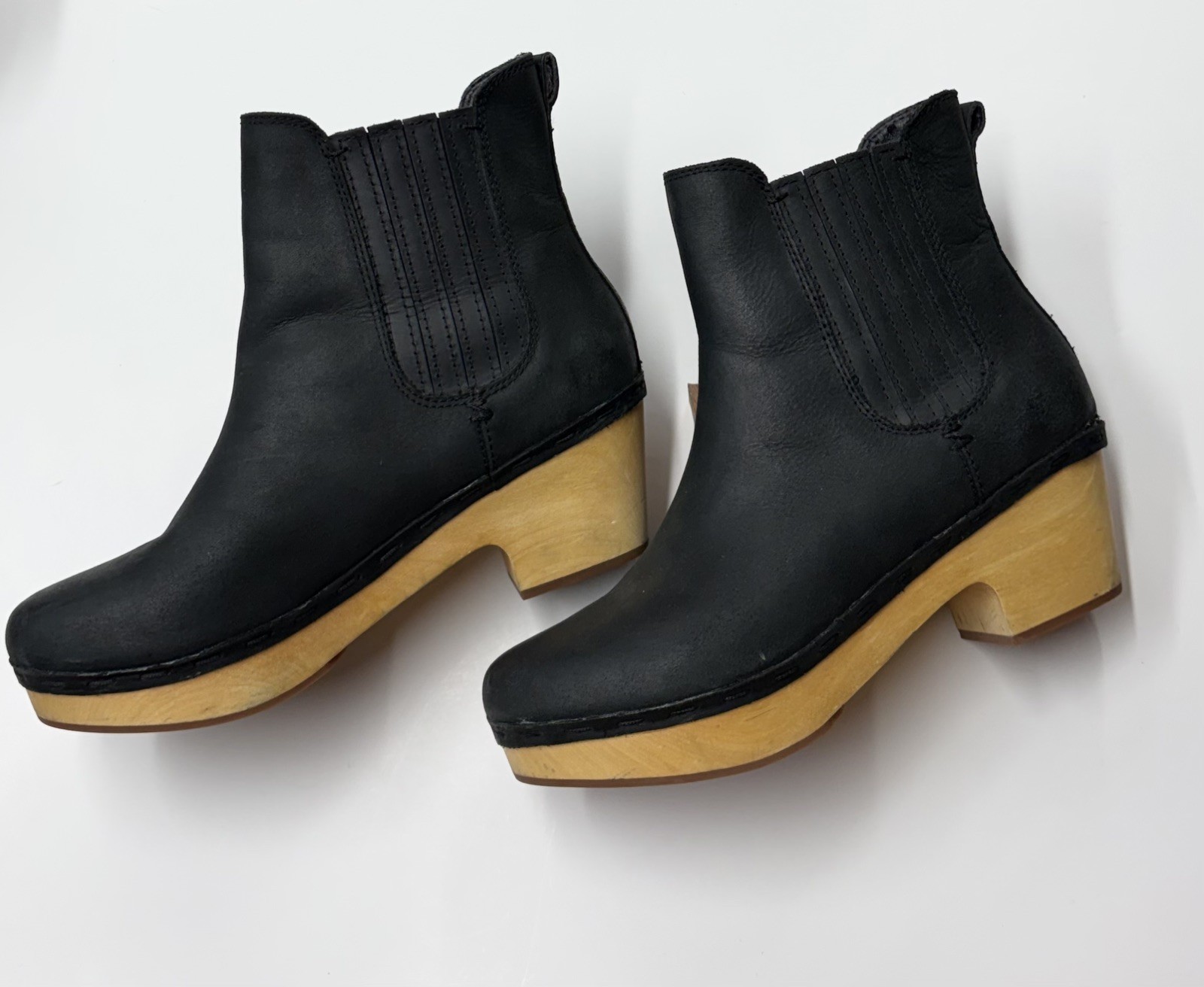 FRYE and Co. Odessa Nubuck Leather Clog Sz 8 Black Chelsea Boots Wood Heel