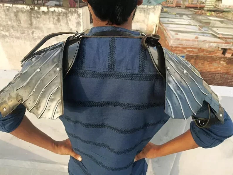 Hombreras Nazgul Negras - Anillo Espectro Hombro Armadura Halloween Rey Brujo Disfraz Foto 2 de 4