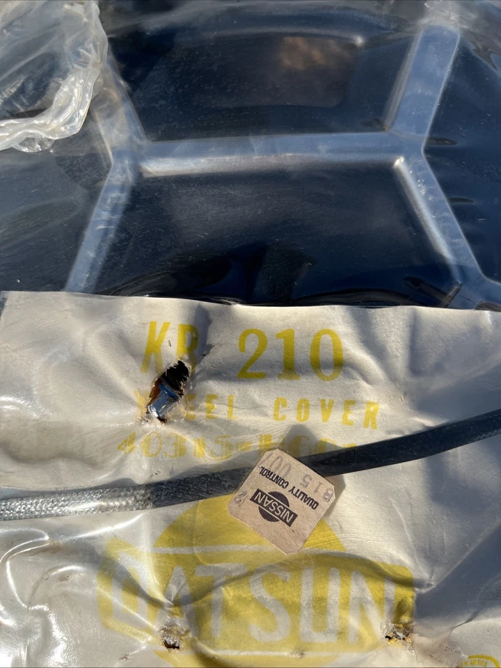 NOS Vintage Set Of 4 1976-1978 OEM Nissan Datsun 13” B210 Hubcaps KB-210 - Image 3 of 4