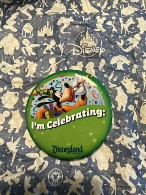 Disneyland I'm Celebrating Button Pin Goofy Disney Parks Resort Souvenir 3''