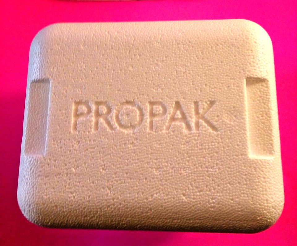 STYROFOAM INSULATED SHIPPING MAILING CONTAINER 11 X 11 X 9 OUTER-8 X 8 X 6 INNER - Image 3 of 4