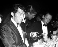 GLOSSY PHOTO PICTURE 4x6 Dean Martin And Frank Sinatra Drinking Rum