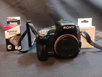 Sony Alpha a500 12.3MP Digital SLR Camera (Body Only) Battery And Charger TESTED