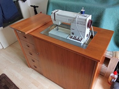 Pfaff Hobbymatic 919 Nähmaschine, inkl. Unterschrank  und Zubehör